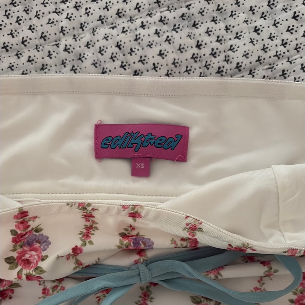 Edikted White Floral Strapless Dress with Blue Tie - Picture 3 of 3